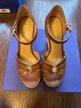 Michael Kors Tan Brown Leather Wedge Sandals with Gold Accent. New. NO BOX